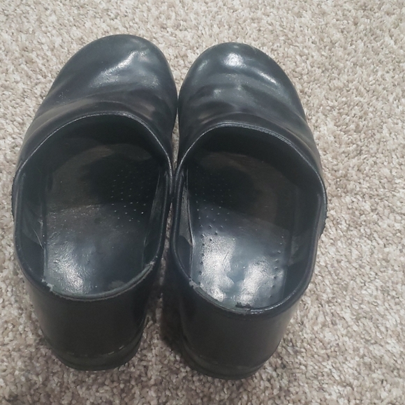 Dansko womens size 40 clogs,  broken in - Picture 2 of 5